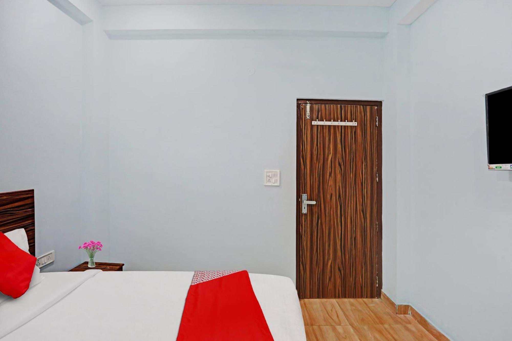 Hotel O Surya Gold Guest House Najafgarh Exterior photo