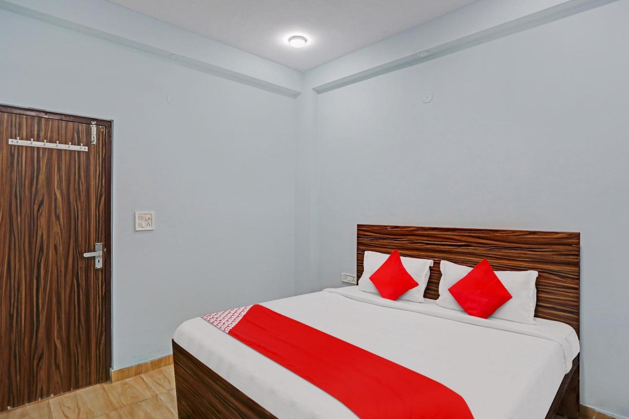 Hotel O Surya Gold Guest House Najafgarh Exterior photo