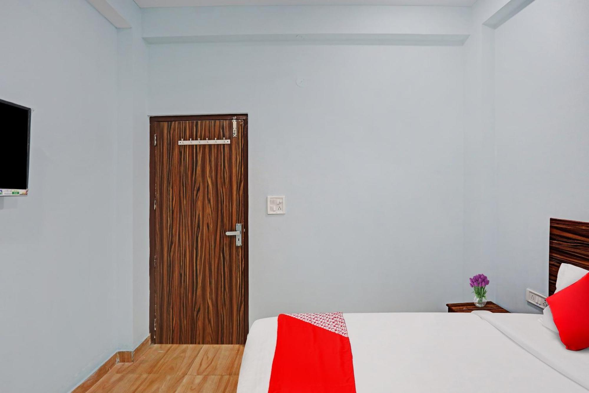 Hotel O Surya Gold Guest House Najafgarh Exterior photo